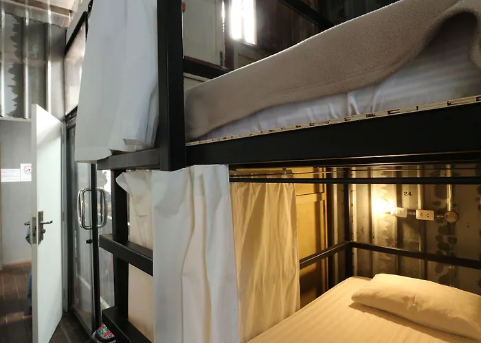 Nivas Siam Hostel *